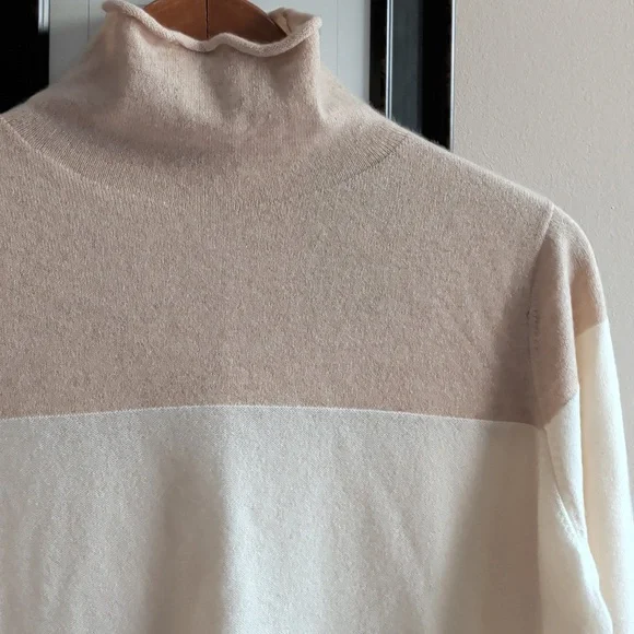 Gobi 100% Mongolian Cashmere Cream and White Colourblock Turtleneck Sweater - Picture 3 of 15